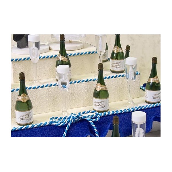 Pomperos en forma de botella y copa de cava